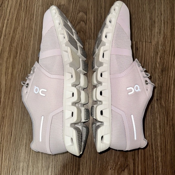 Women’s On Cloud 5 shoes size 10 - Picture 6 of 7
